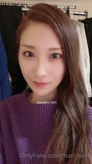 保时捷车模为赚钱下海直播被炮友各种操，撩起小背心揉捏奶